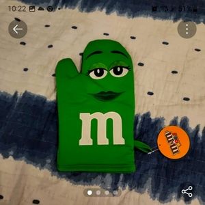 Nwt oven mitt from M&M